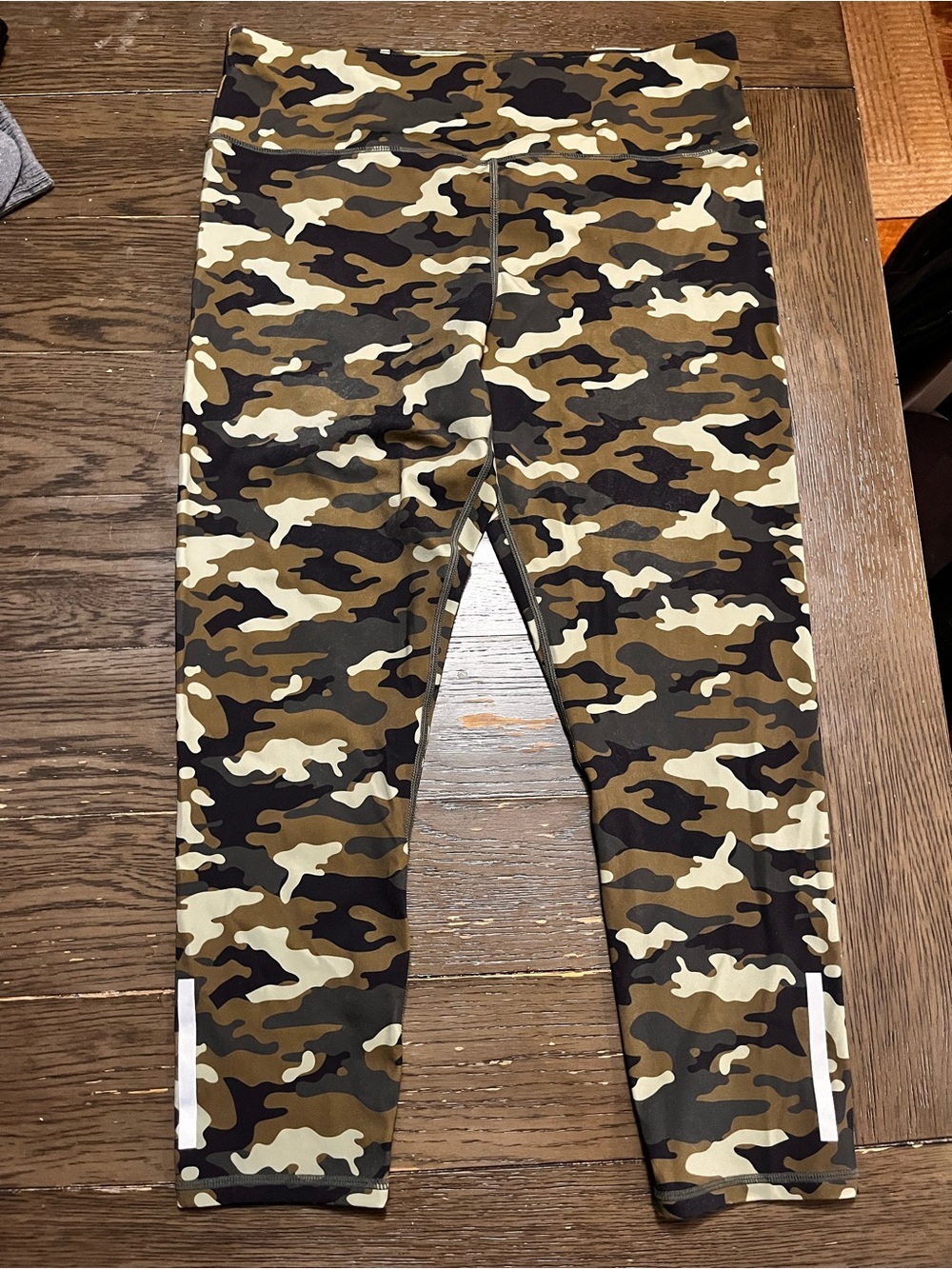 Zyia Camo Active capri Leggings